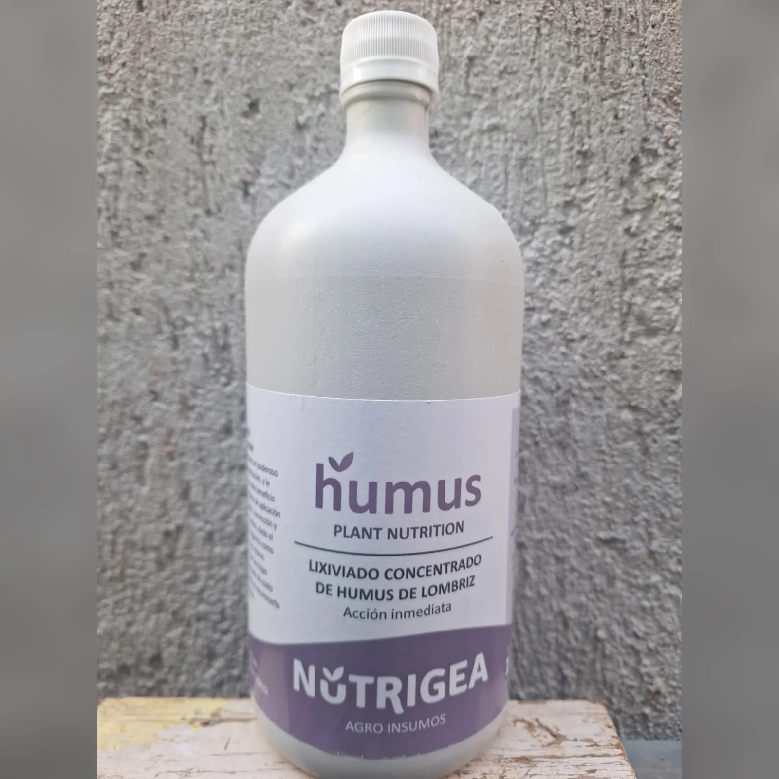 Imagen de humus líquido en envase de 1 litro